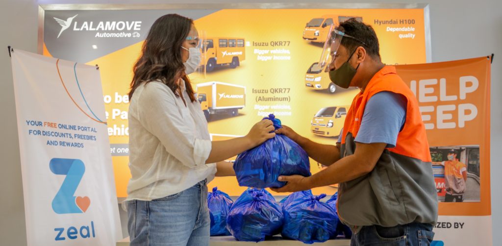 ZRewards, Partners Turn over Care Packages to Jeepney Drivers